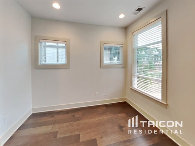 Building Photo - 1224 Hillwood Private Cove