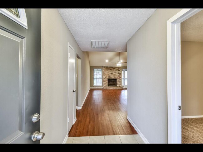 Foto del edificio - 10466 Emnora Ln