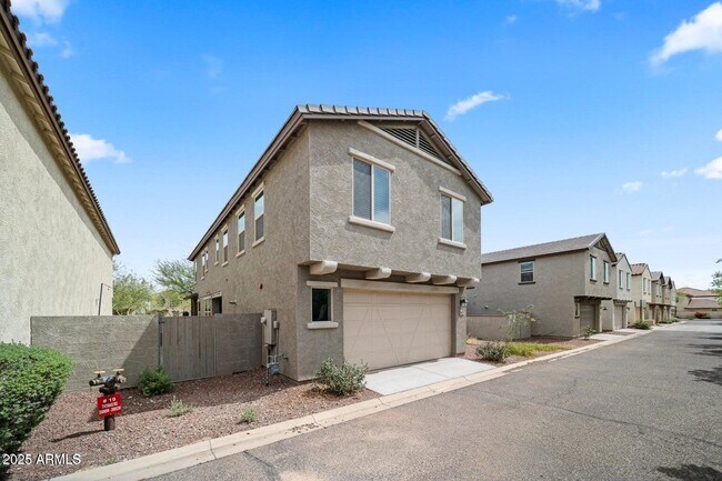 Building Photo - 20872 W Thomas Rd