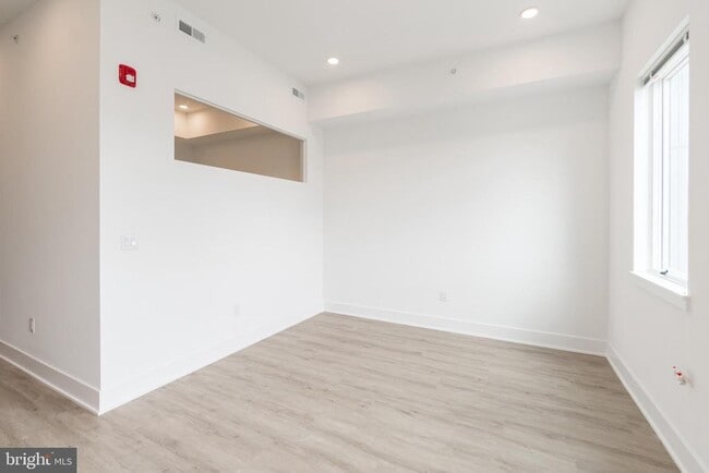 Building Photo - 1622 Point Breeze Ave