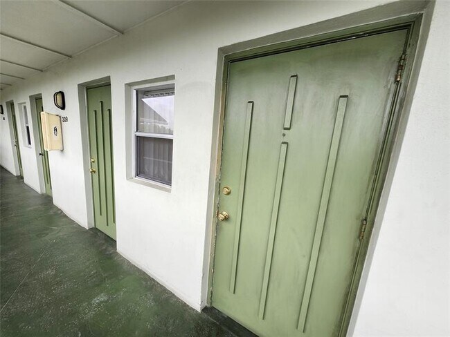 Foto del edificio - 4200 NW 3rd Ct