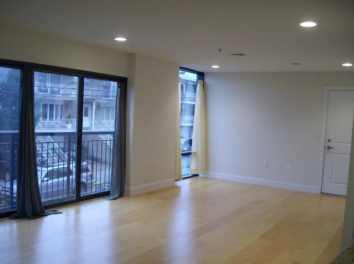 Primary Photo - 125 70th St