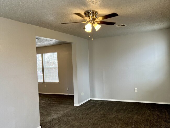 Foto del edificio - 1048 N Trenton Ave