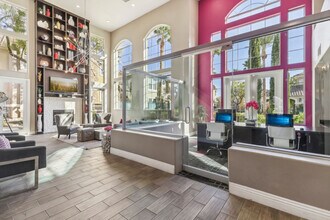 Building Photo - Venicia