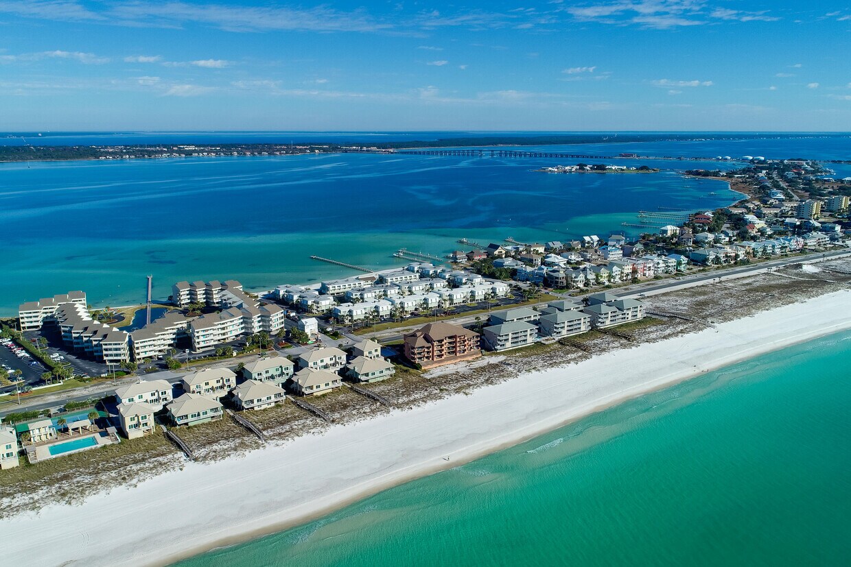 Foto principal - 1100 Fort Pickens Rd