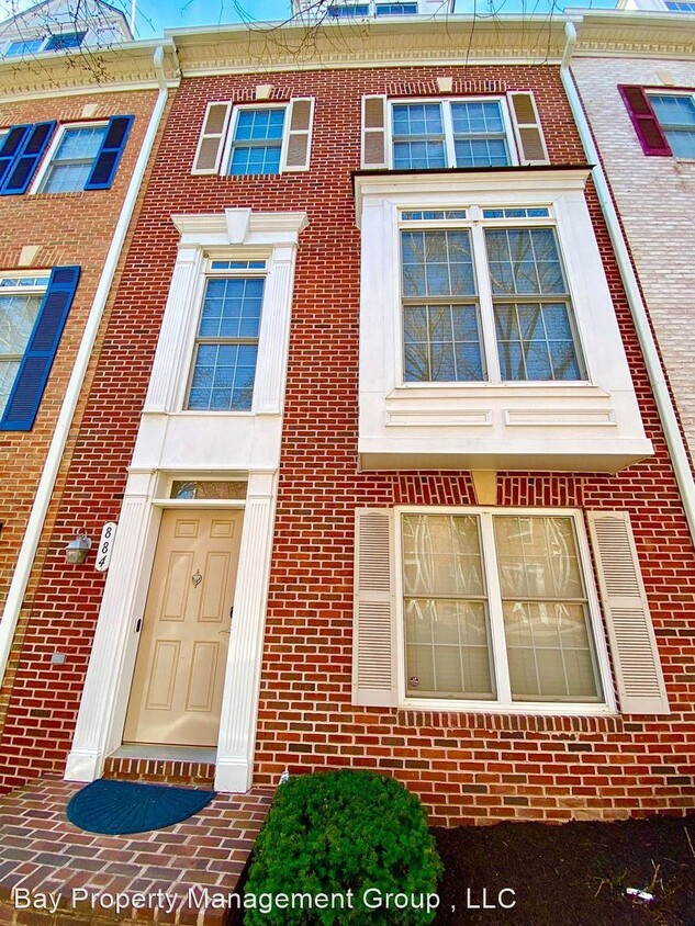Primary Photo - 4 br, 3.5 bath House - 884 Ryan St