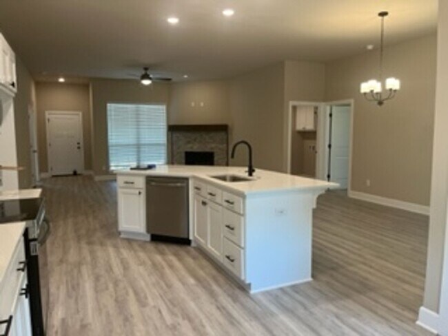 Building Photo - FIRST MONTH FREE - Beautiful New Home!