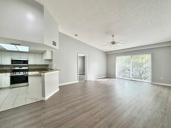 Foto del edificio - 1100 Crestwood Ct S