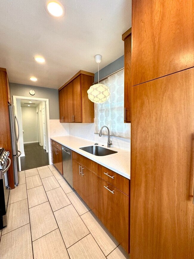 Foto del edificio - Fabulous 3 bedroom 1 bathroom updated home