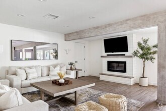 Building Photo - 3038 N 81st Pl