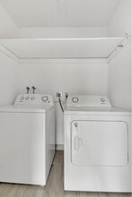 Building Photo - 126 Burgundy B