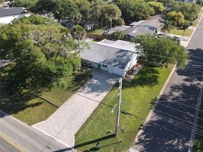 Building Photo - 2309 Saxon Dr