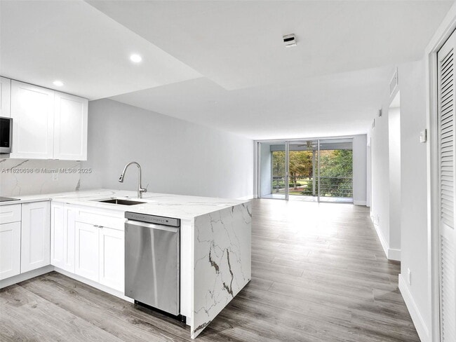 Foto del edificio - 605 Oaks Dr
