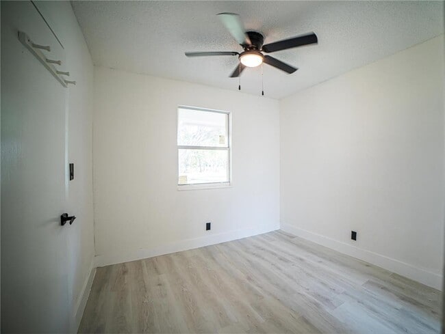 Building Photo - 412 Columbus Pky