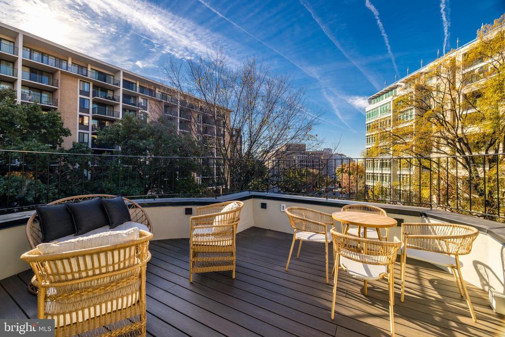 Foto principal - 1262 New Hampshire Ave NW