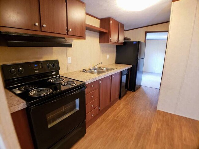 Foto del edificio - 429 Brown Farm Rd