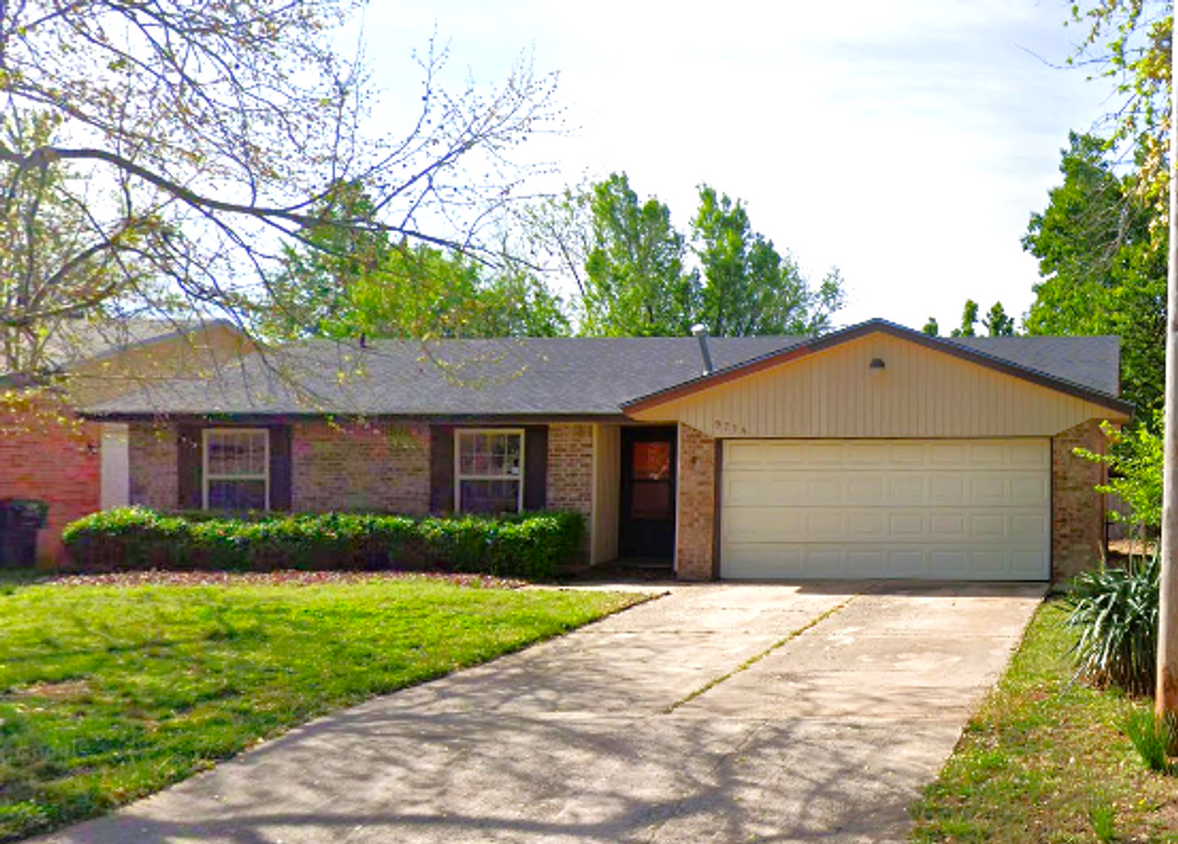Primary Photo - Spacious 3 Bedroom House