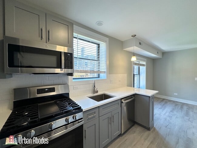 Building Photo - 1133 Oak Ave