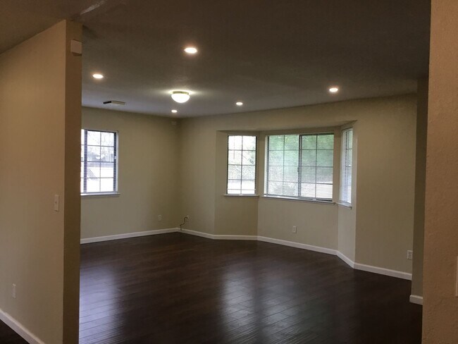 Foto del edificio - 1457 Bullard Ave.
