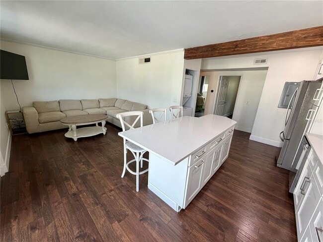 Building Photo - 1301 S Howard Ave