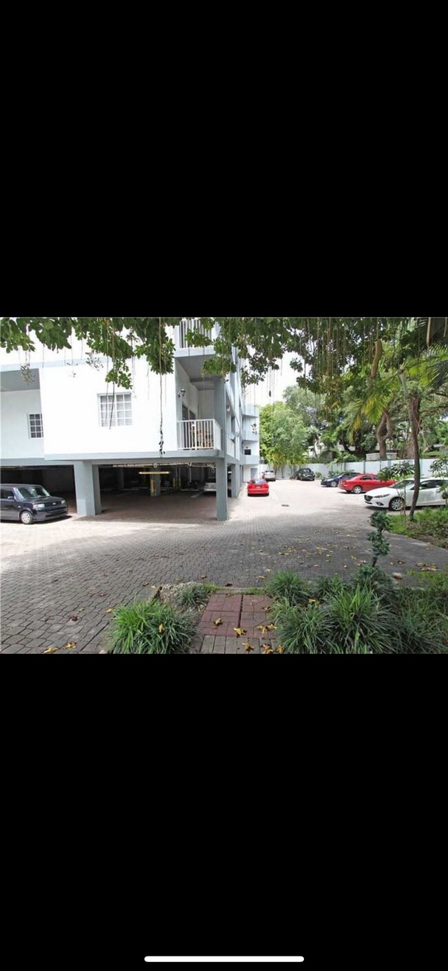 Foto del edificio - 2734 Bird Ave