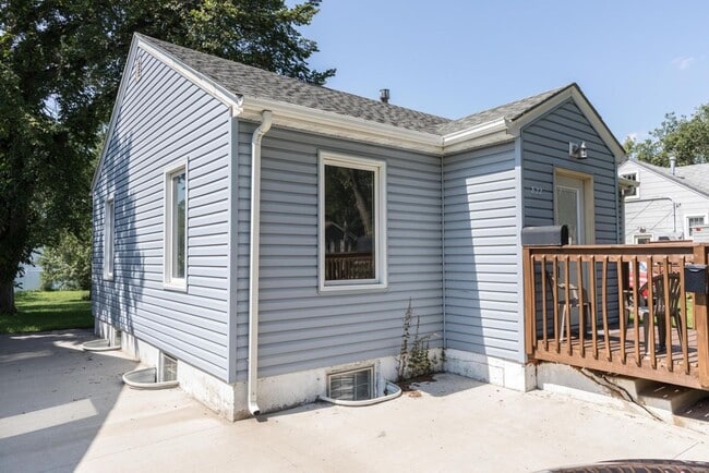 Building Photo - 822 N 13th St