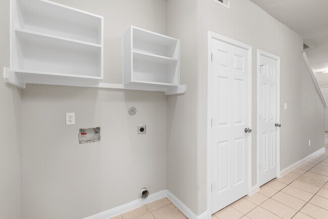 Foto del edificio - Townhomes on Anita