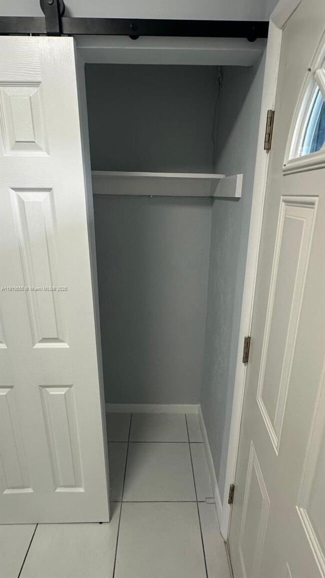 Foto del edificio - 1701 NE 191st St