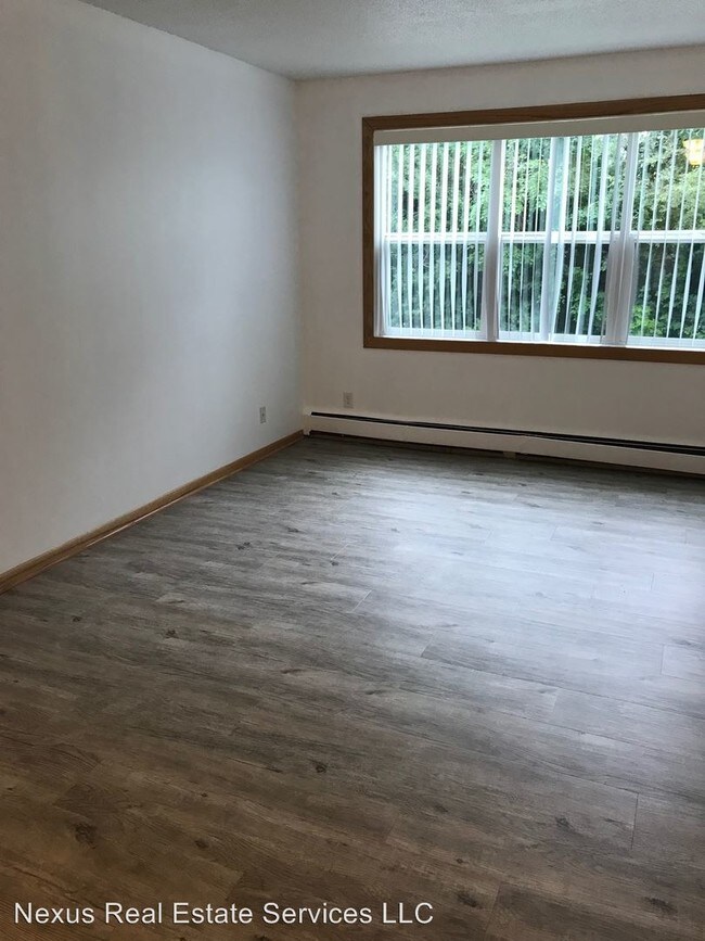 Building Photo - 627 Polk St NE