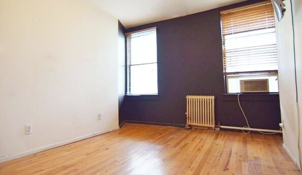 Foto del edificio - 110 N Henry St