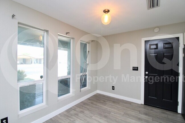Building Photo - 17 S Cholla St