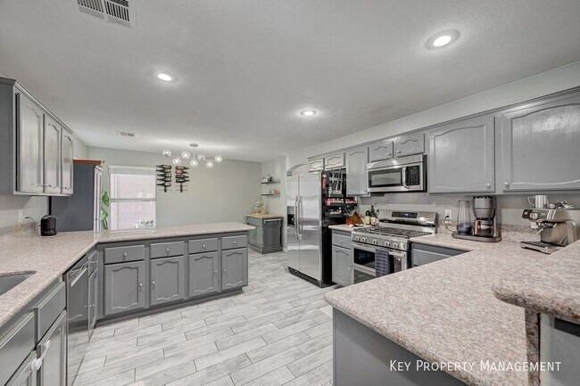 Foto del edificio - 3941 Equinox Ct