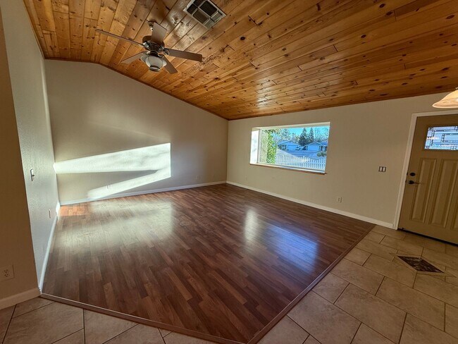 Foto del edificio - Nice Quiet Neighborhood!