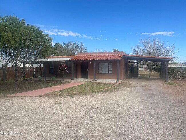 Foto del edificio - 7817 West Dr