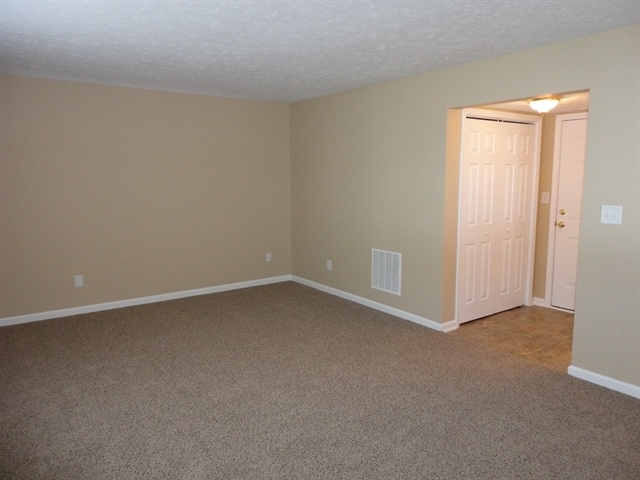 Building Photo - 2328 Salem Park Dr