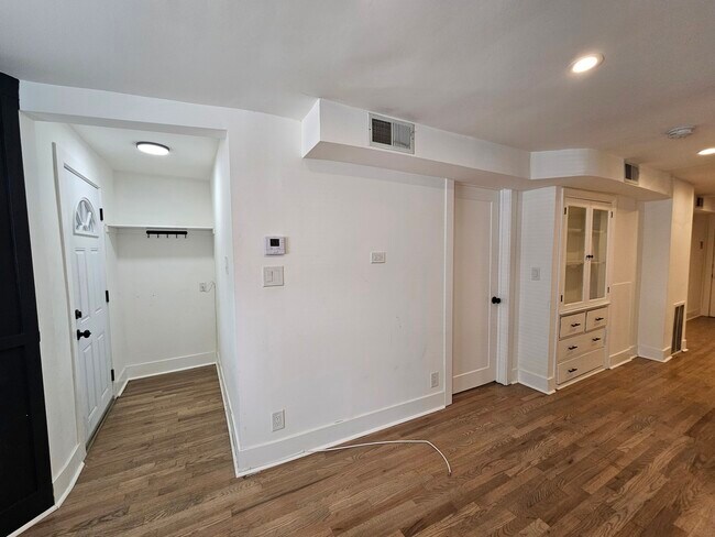 Foto del edificio - 2541 N Southport Ave