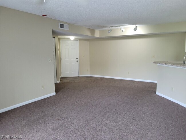 Building Photo - 13615 Eagle Ridge Dr