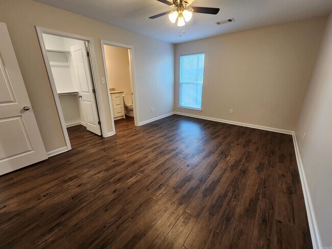 Foto del edificio - 1223 Cherry Ln