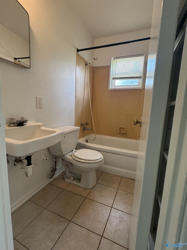 Foto del edificio - 3808 Colton Ln NE