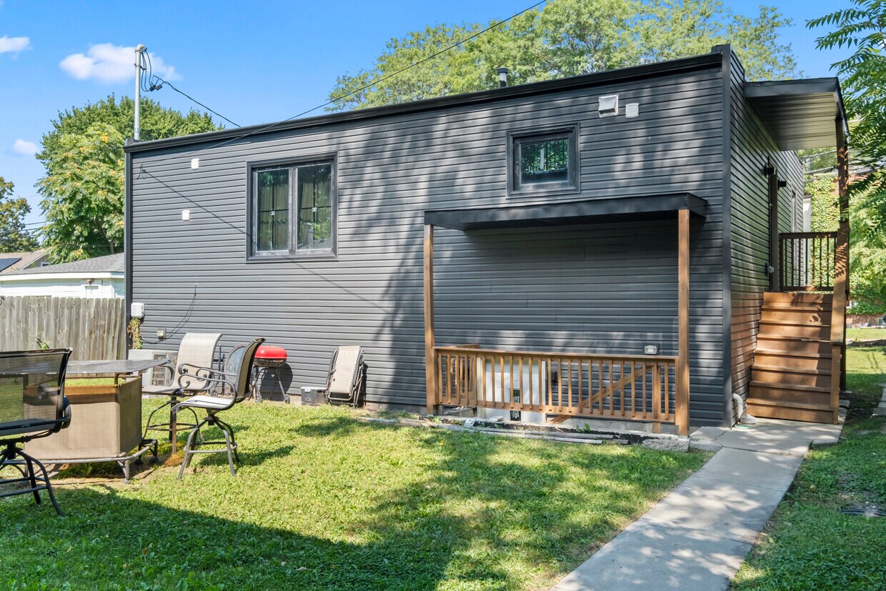 Foto principal - 2307 Lake St