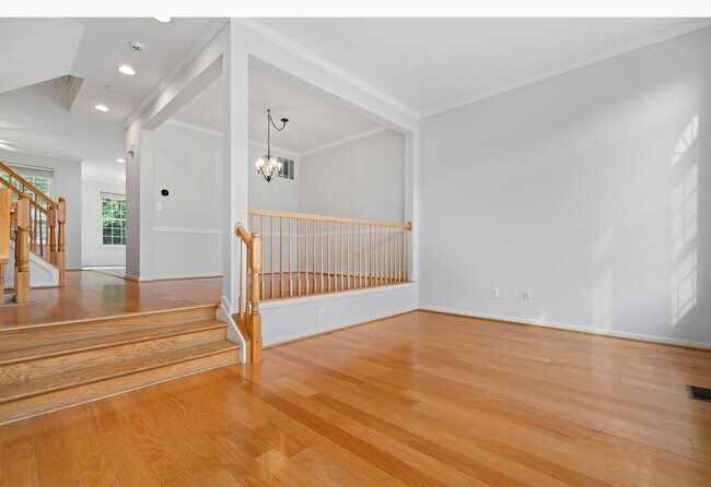 Foto del edificio - 3352 Beechcliff Dr