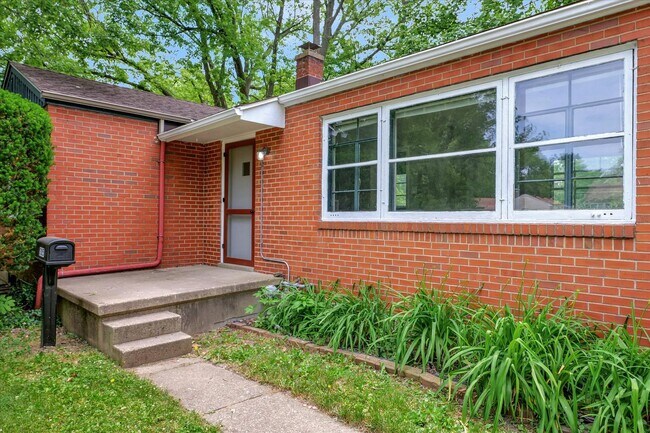 Building Photo - Sublease Available February 1st, 2026- Cha...
