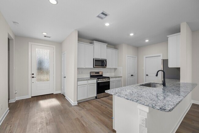 Building Photo - 3113 Banyan Dr