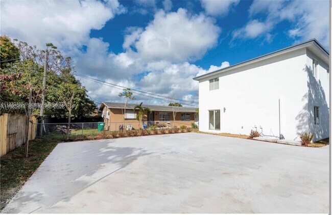 Building Photo - 10386 SW 173rd St