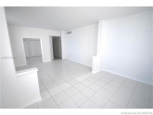 Building Photo - 5005 Collins Ave