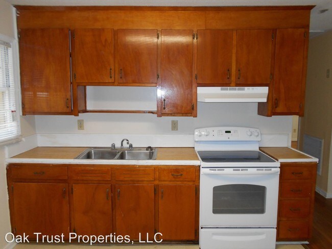 Building Photo - 2 br, 1 bath House - 6904 S. Kenwood Drive