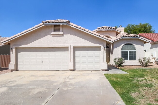 Building Photo - 3032 N Silverado