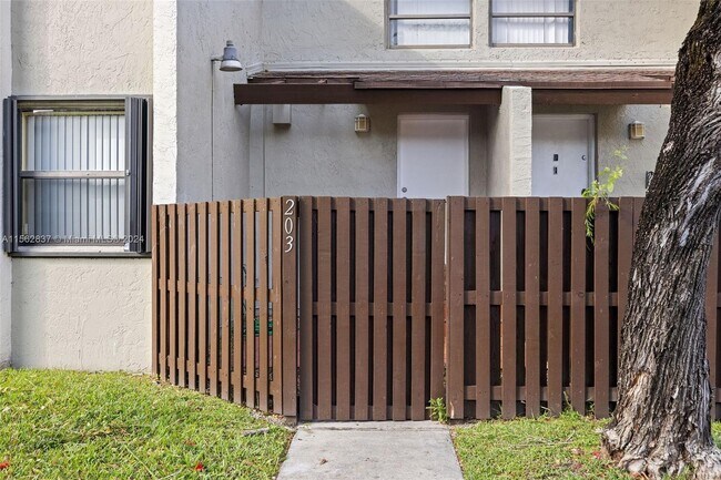 Foto del edificio - 10050 NW 9th St Cir