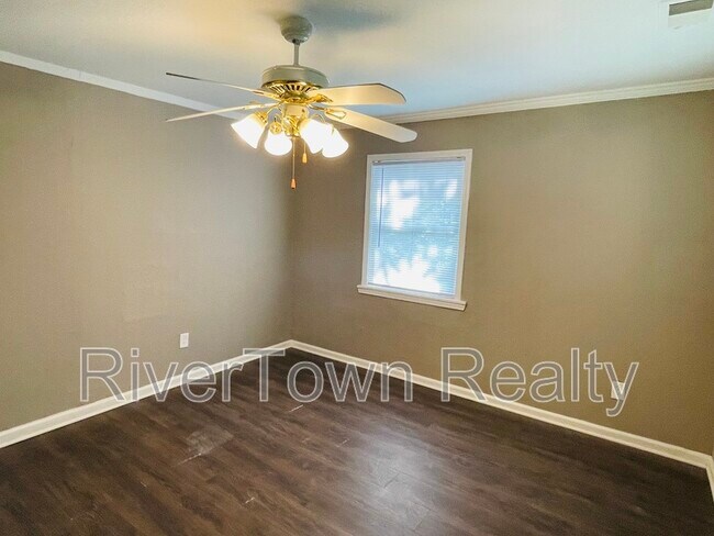 Foto del edificio - 2650 Deadrick Ave