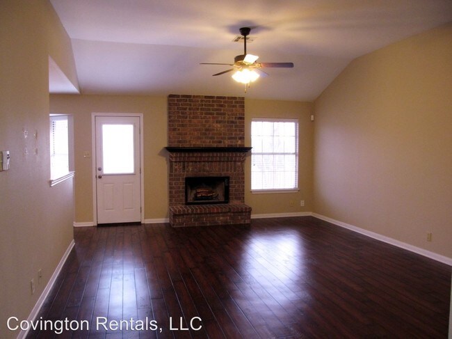 Foto del edificio - 3104 Red Oak Dr